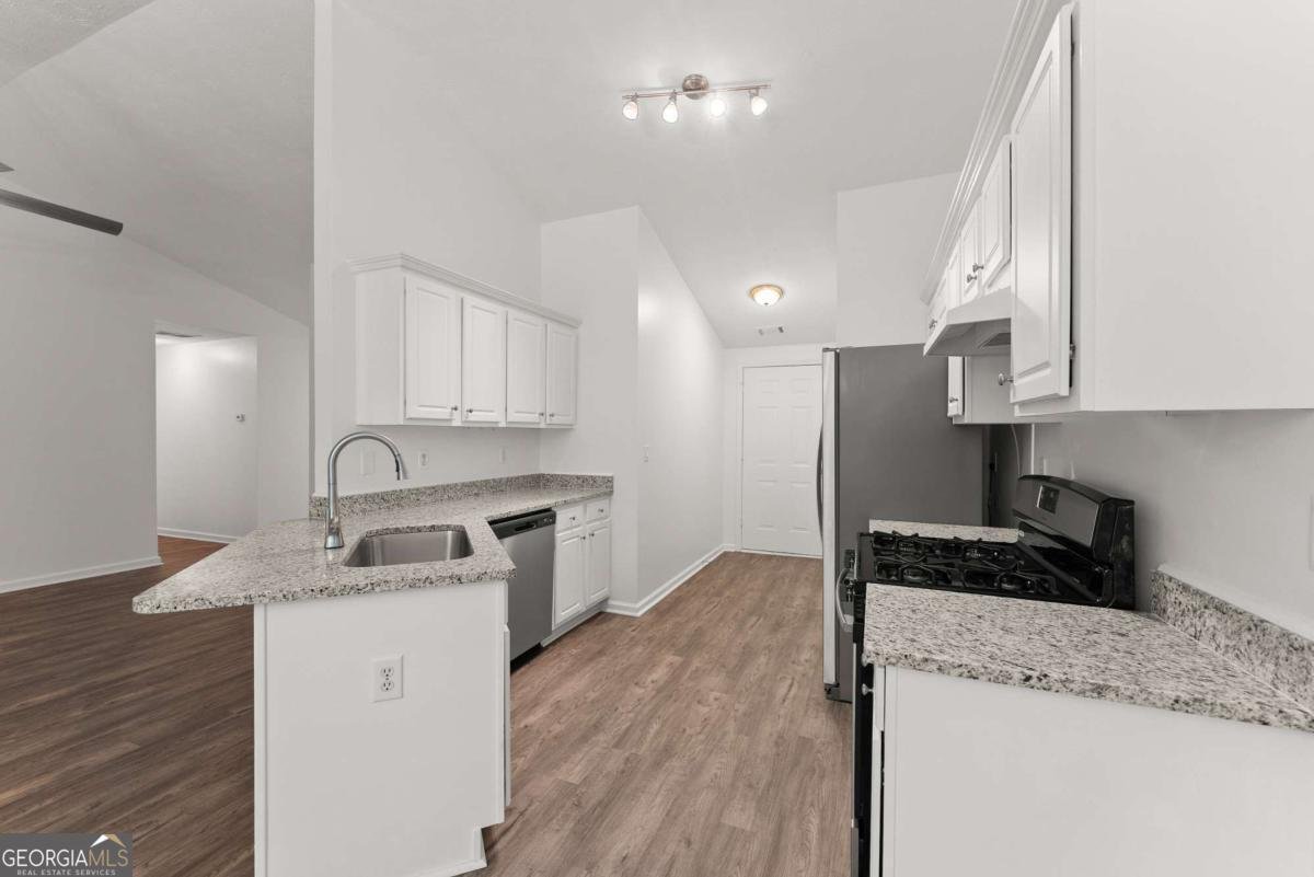 6000 Devonshire Drive Flowery Branch - Photo 12
