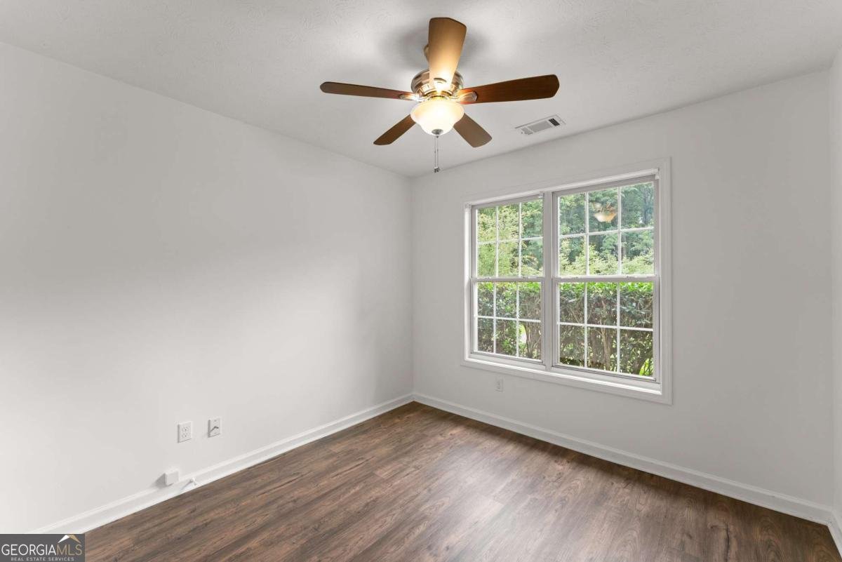 6000 Devonshire Drive Flowery Branch - Photo 32