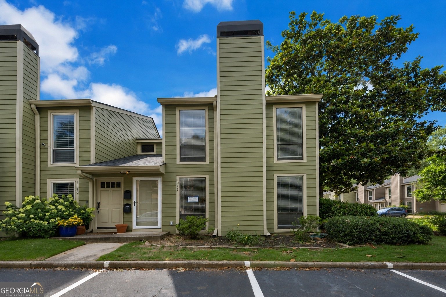 1079 Riverbend Club Drive Atlanta - main photo