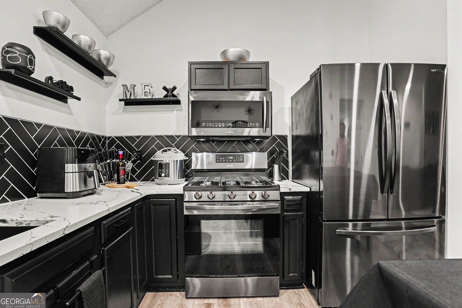 75 Contour Drive Stockbridge - Photo 18