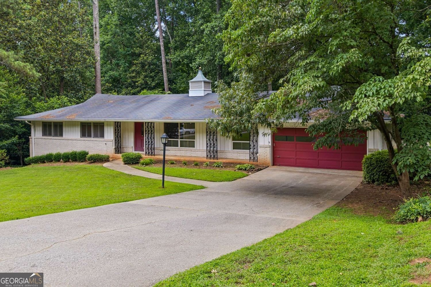 165 Spalding Drive Atlanta - main photo