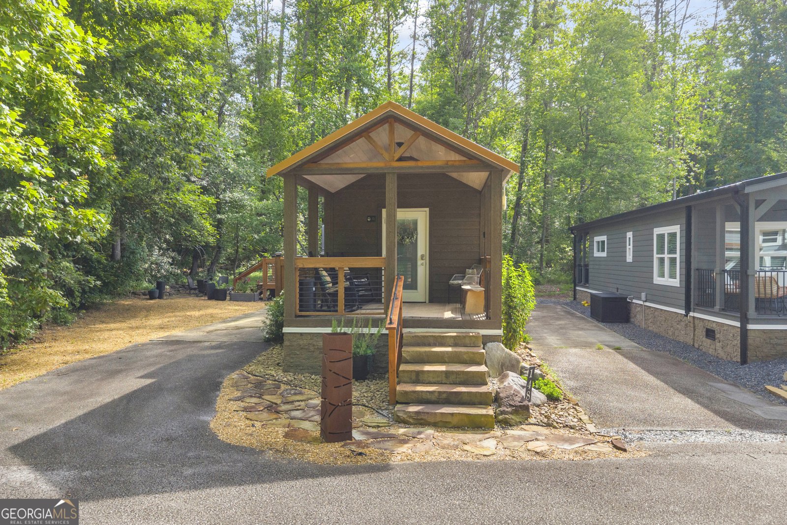4960 Laurel Lodge Road Clarkesville - main photo