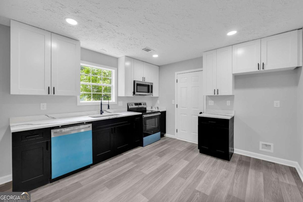 1044 Autumn Crest Court Stone Mountain - Photo 6