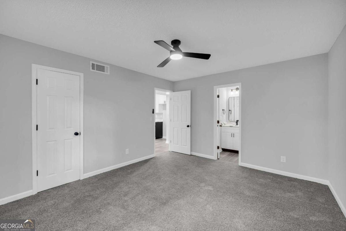 1044 Autumn Crest Court Stone Mountain - Photo 9