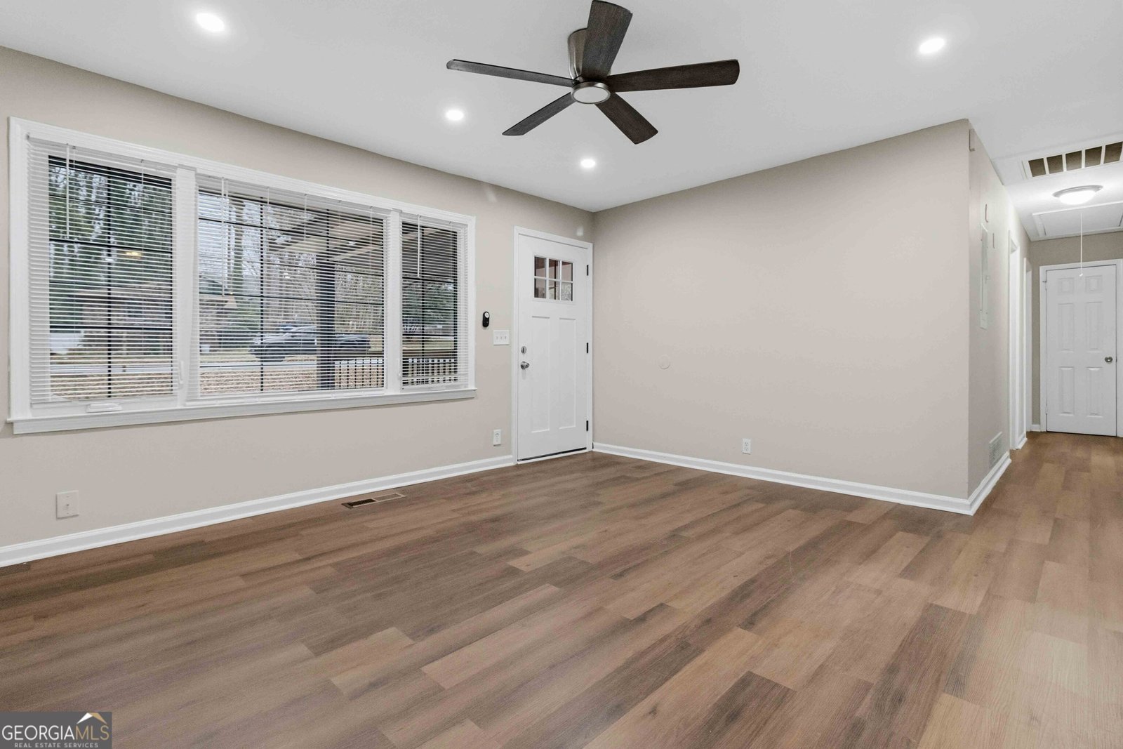 2953 MEADOWVIEW Drive Atlanta - Photo 8