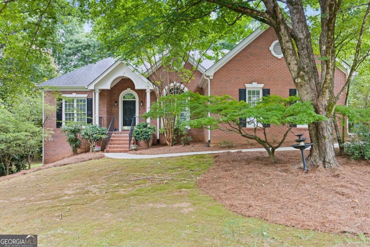 815 Cedar Creek Drive Suwanee - main photo