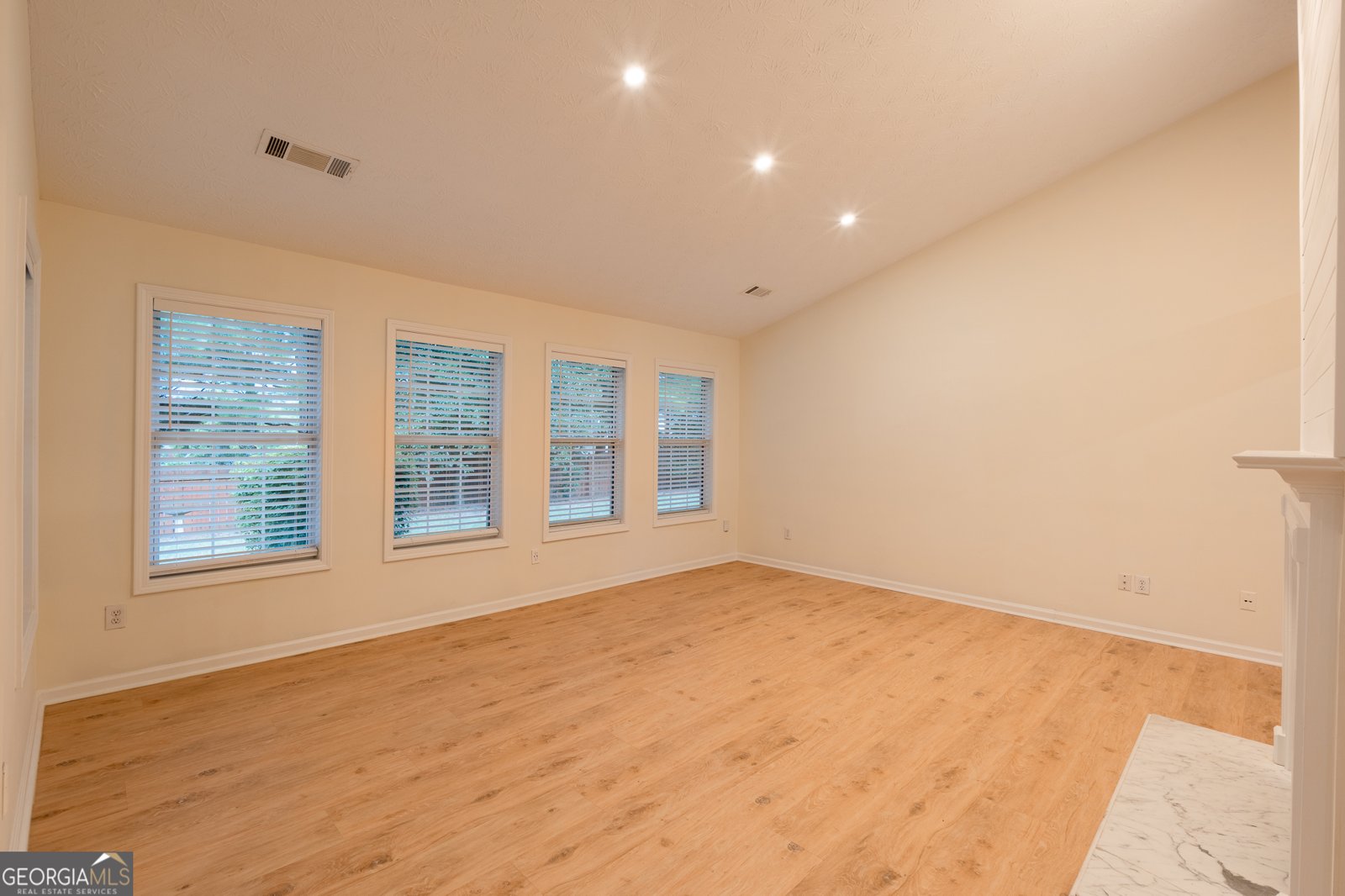 3554 Dunbar Lane Suwanee - Photo 16