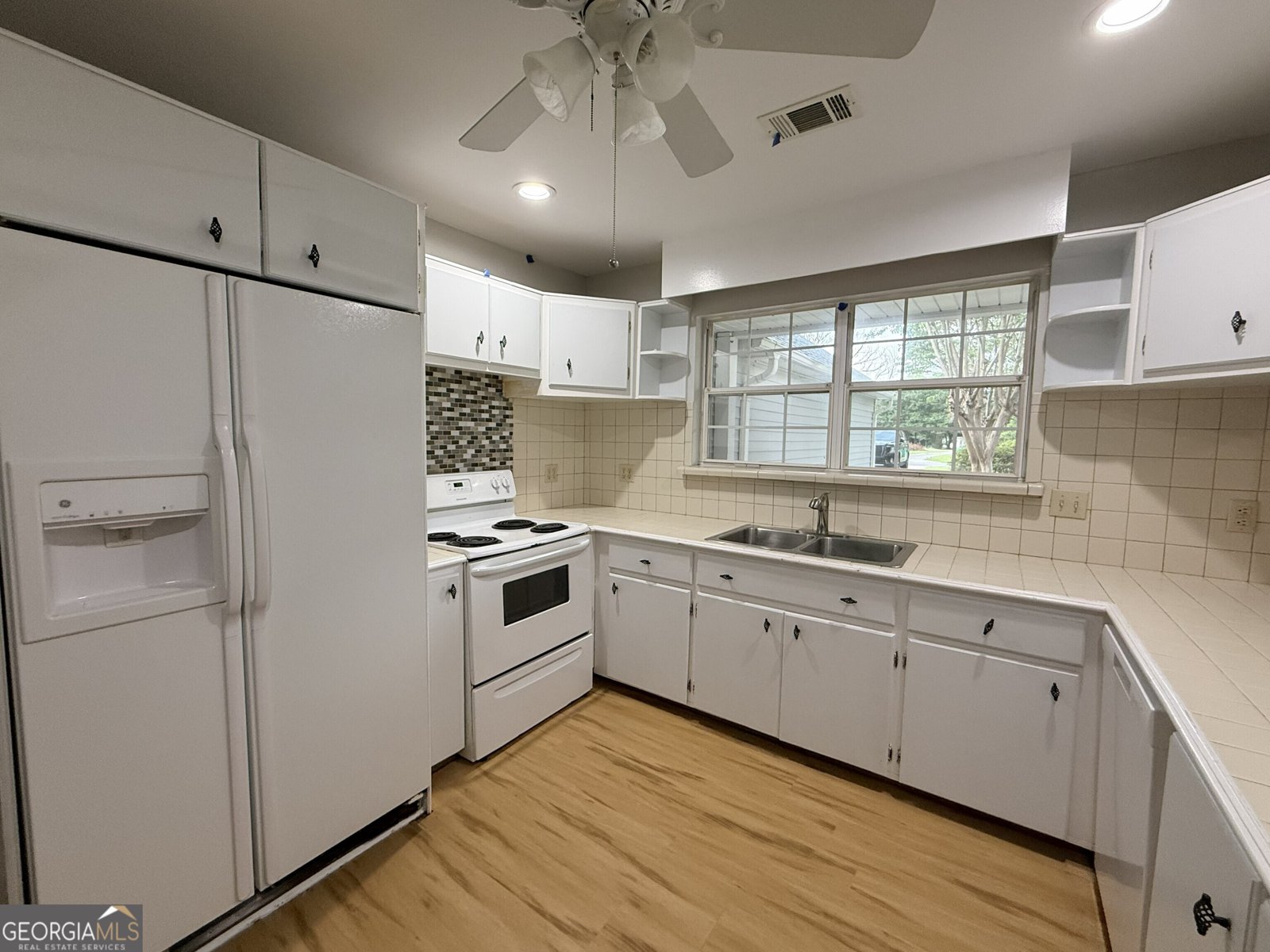 293 Osage Circle Byron - Photo 11