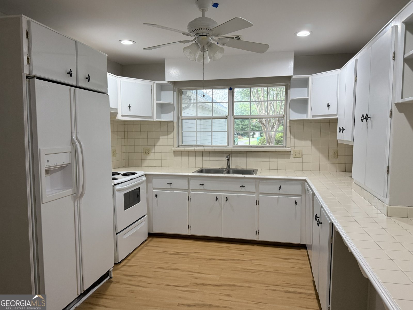 293 Osage Circle Byron - Photo 12