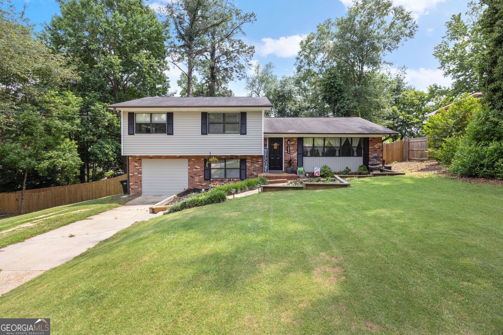 3838 Lyn Drive Columbus - main photo
