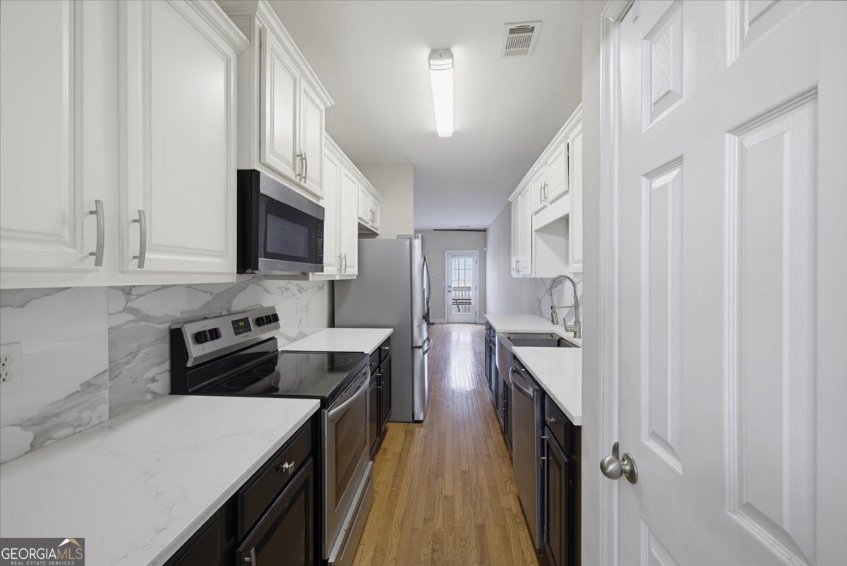 8045 Bayrose Circle East Point - Photo 10