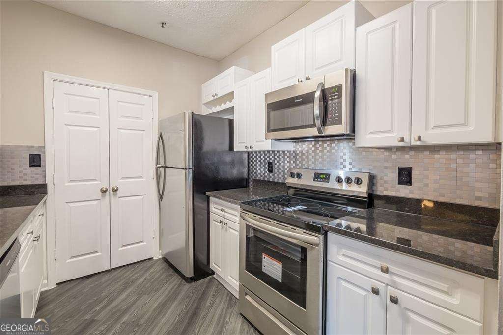 1250 Parkwood Circle Atlanta - Photo 6