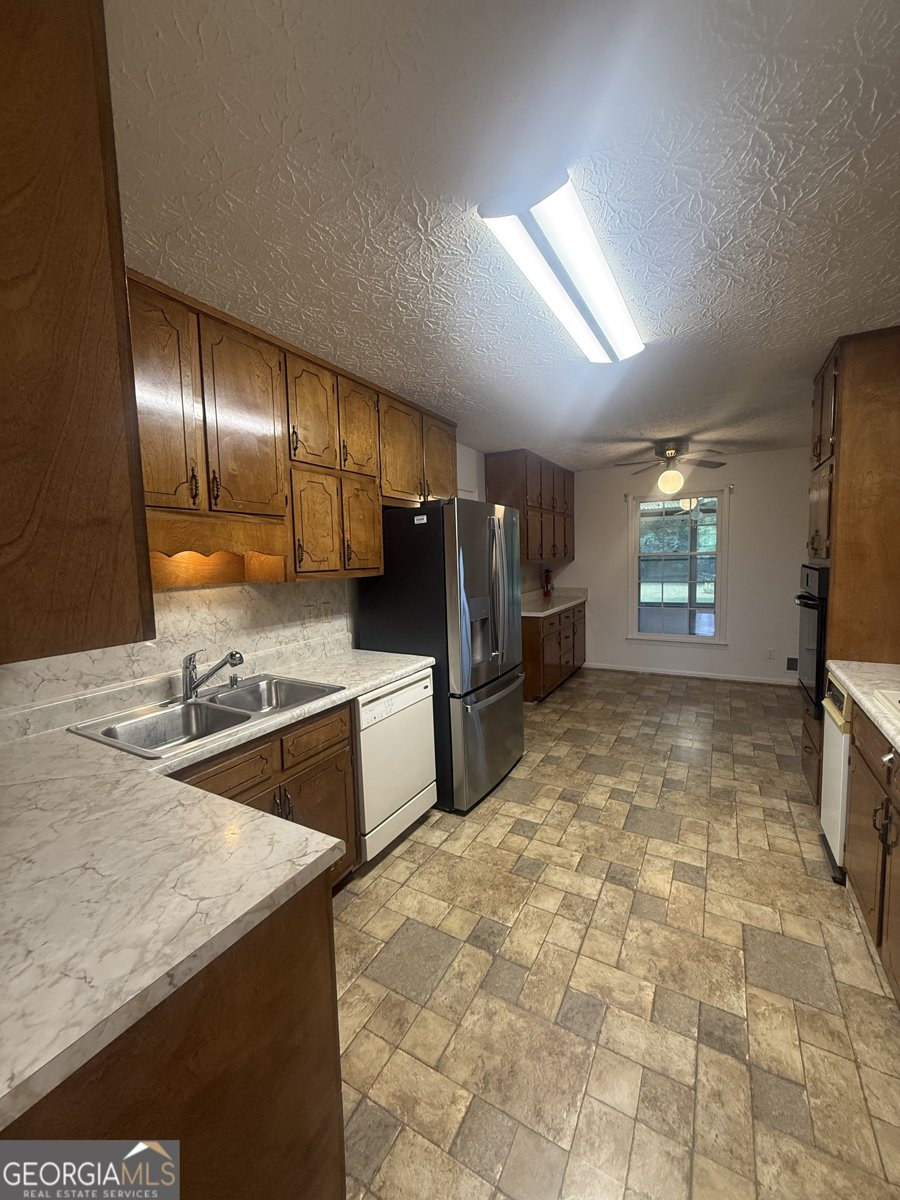 255 Helen Lane Stockbridge - Photo 8