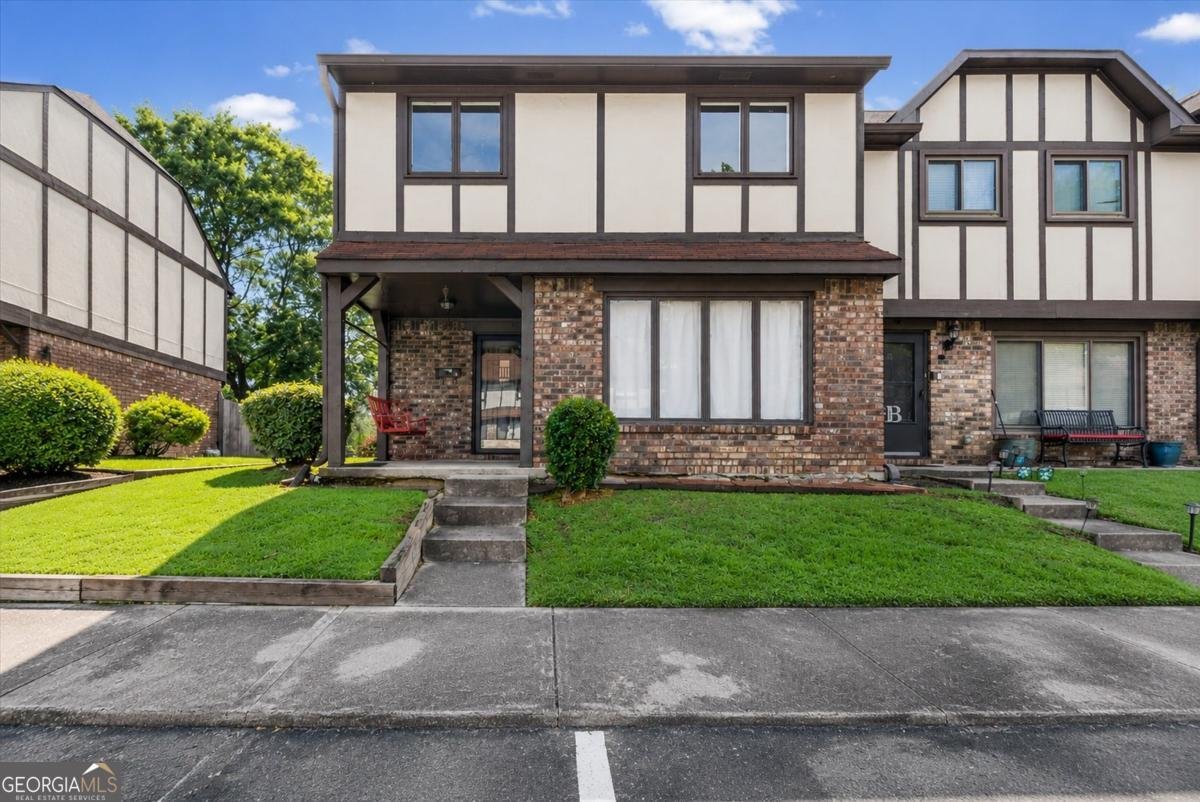 1199 Ashborough Drive Marietta - main photo