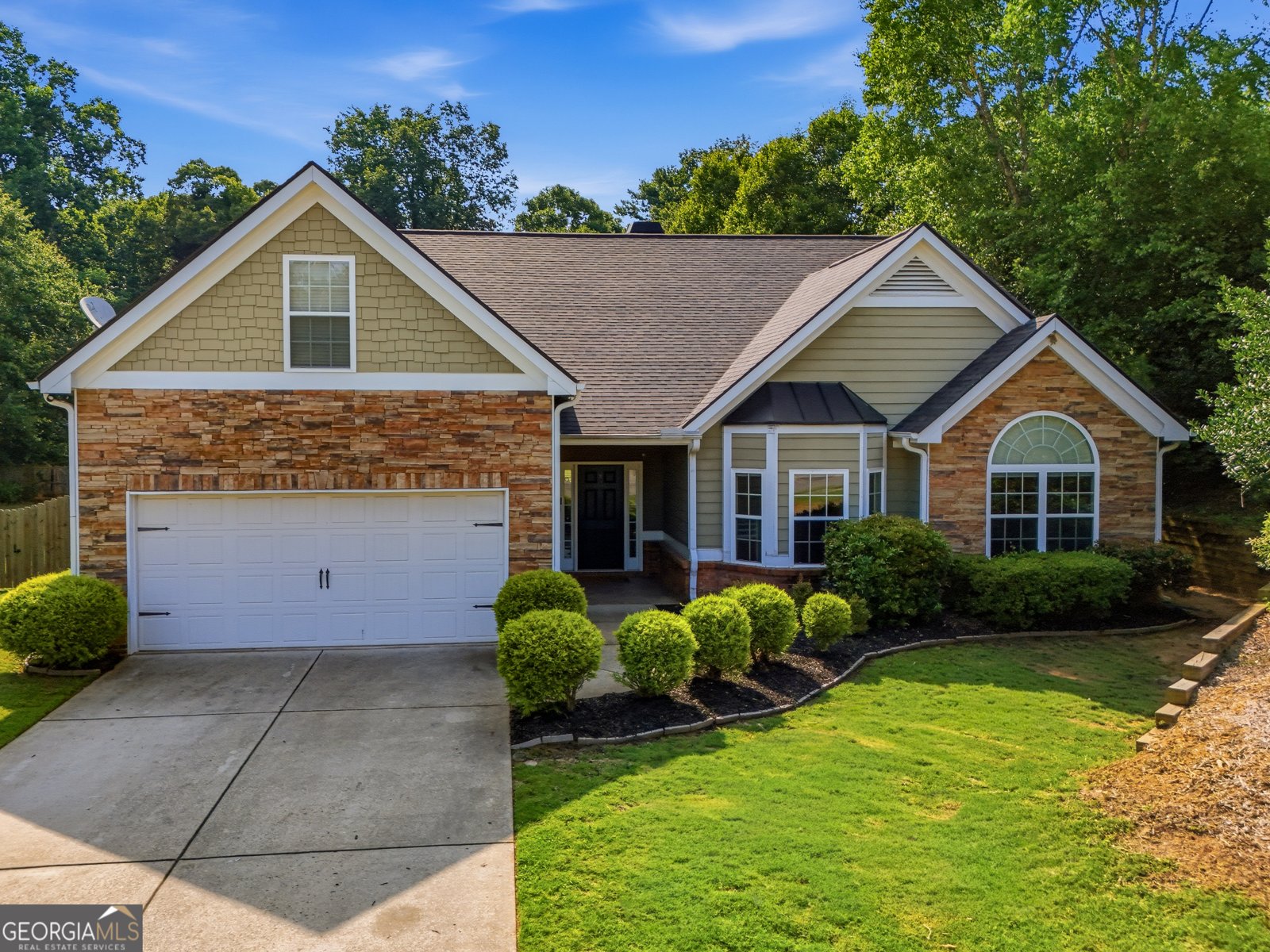 6204 Cove Creek Drive Flowery Branch - main photo