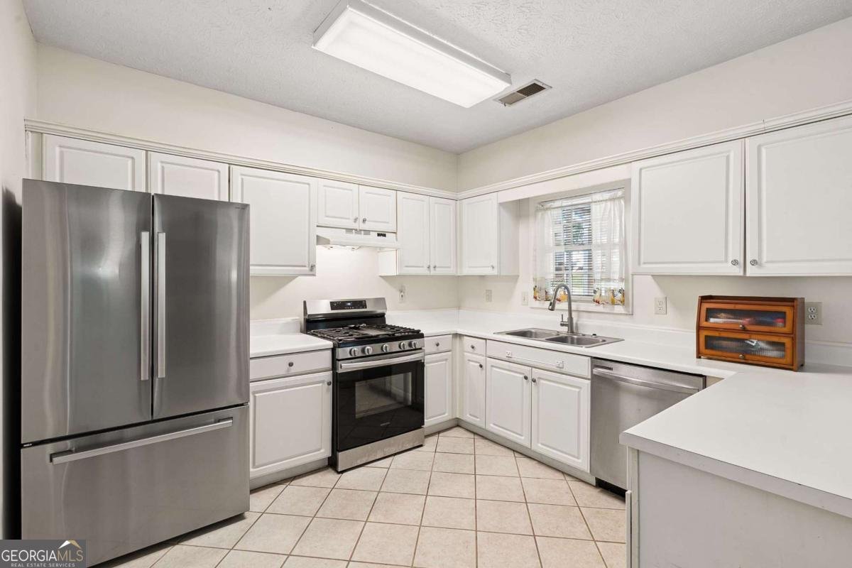 643 Ives Way Lilburn - Photo 9