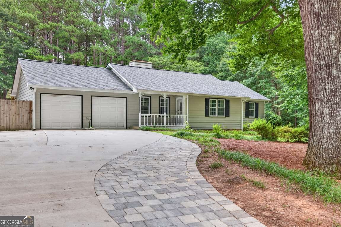 3735 Creekwood Drive Loganville - main photo