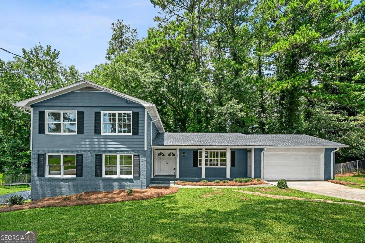 3235 Wintercreeper Drive Lithonia - main photo