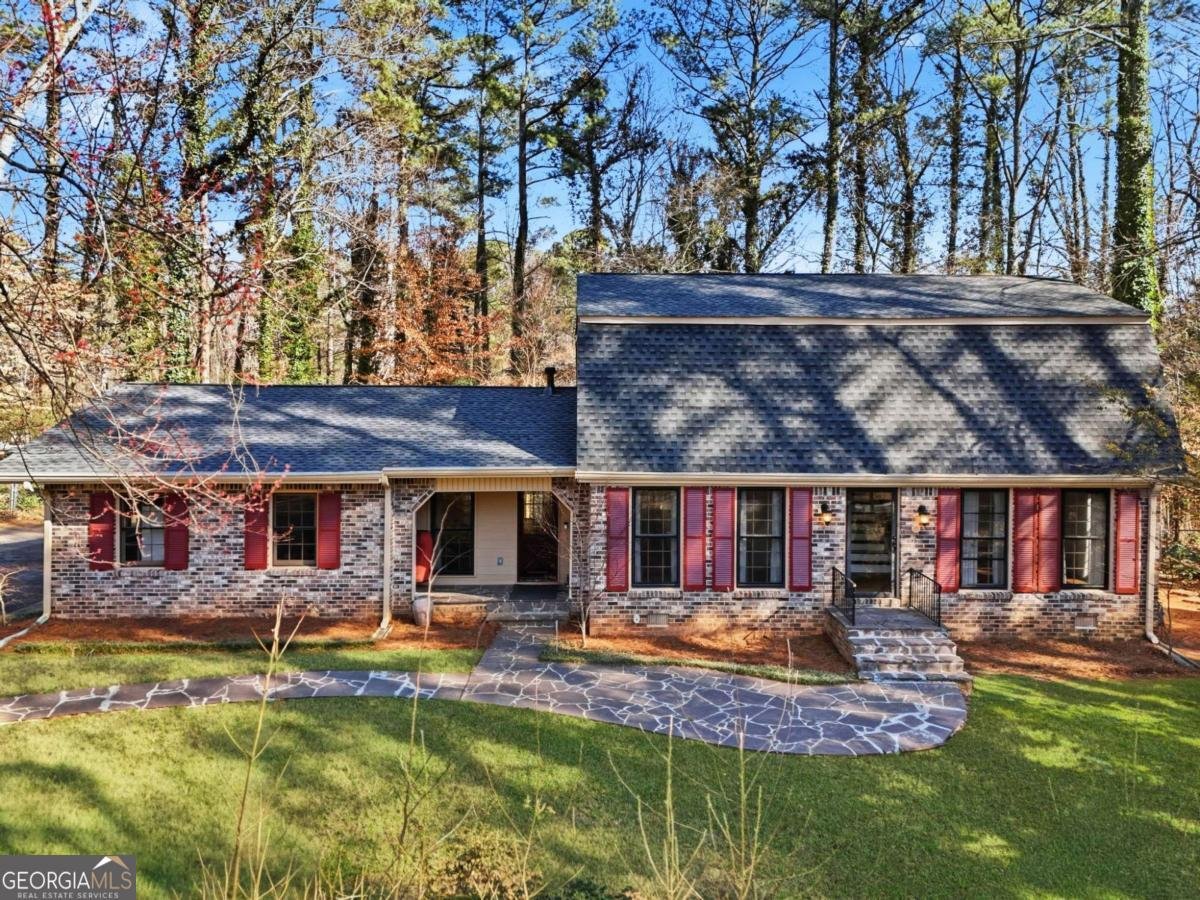 2037 Stoneleigh Drive Stone Mountain - main photo