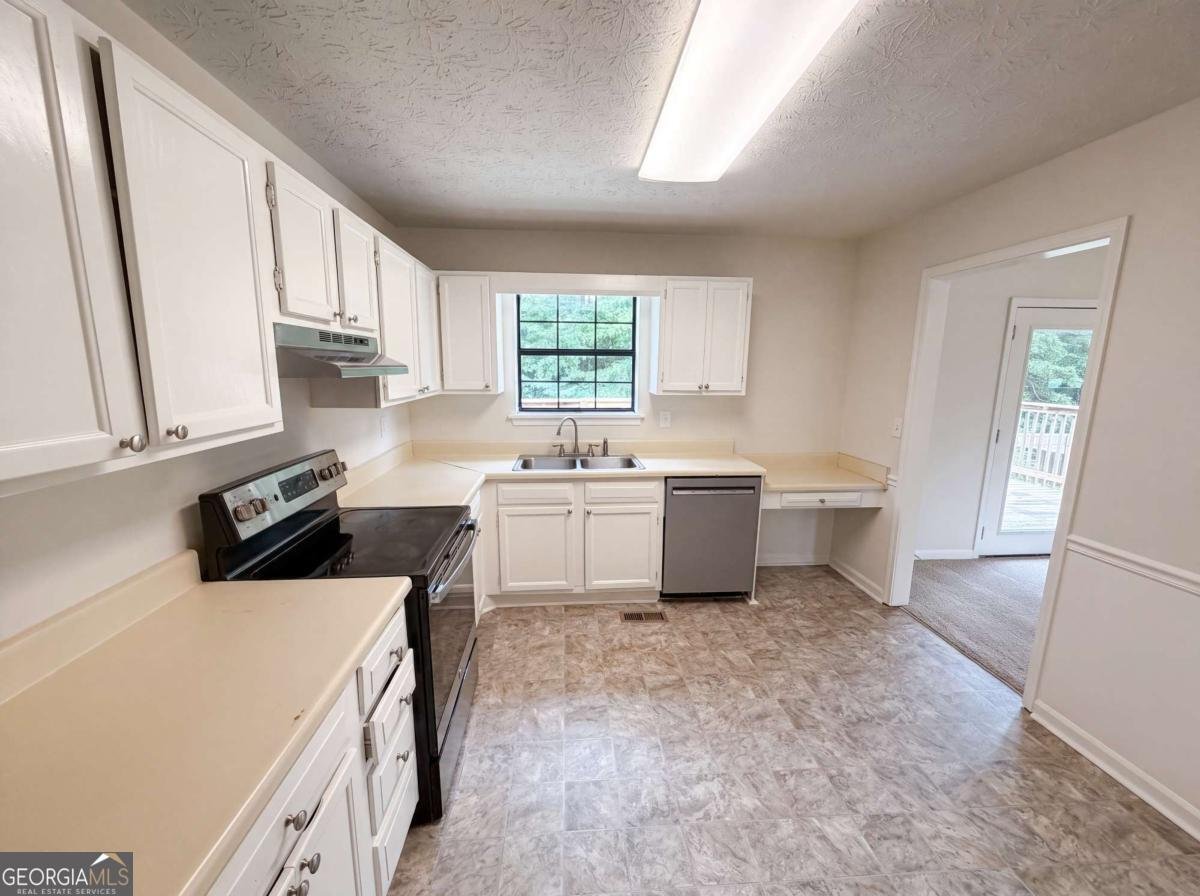 2021 Raymonds Drive Loganville - Photo 9