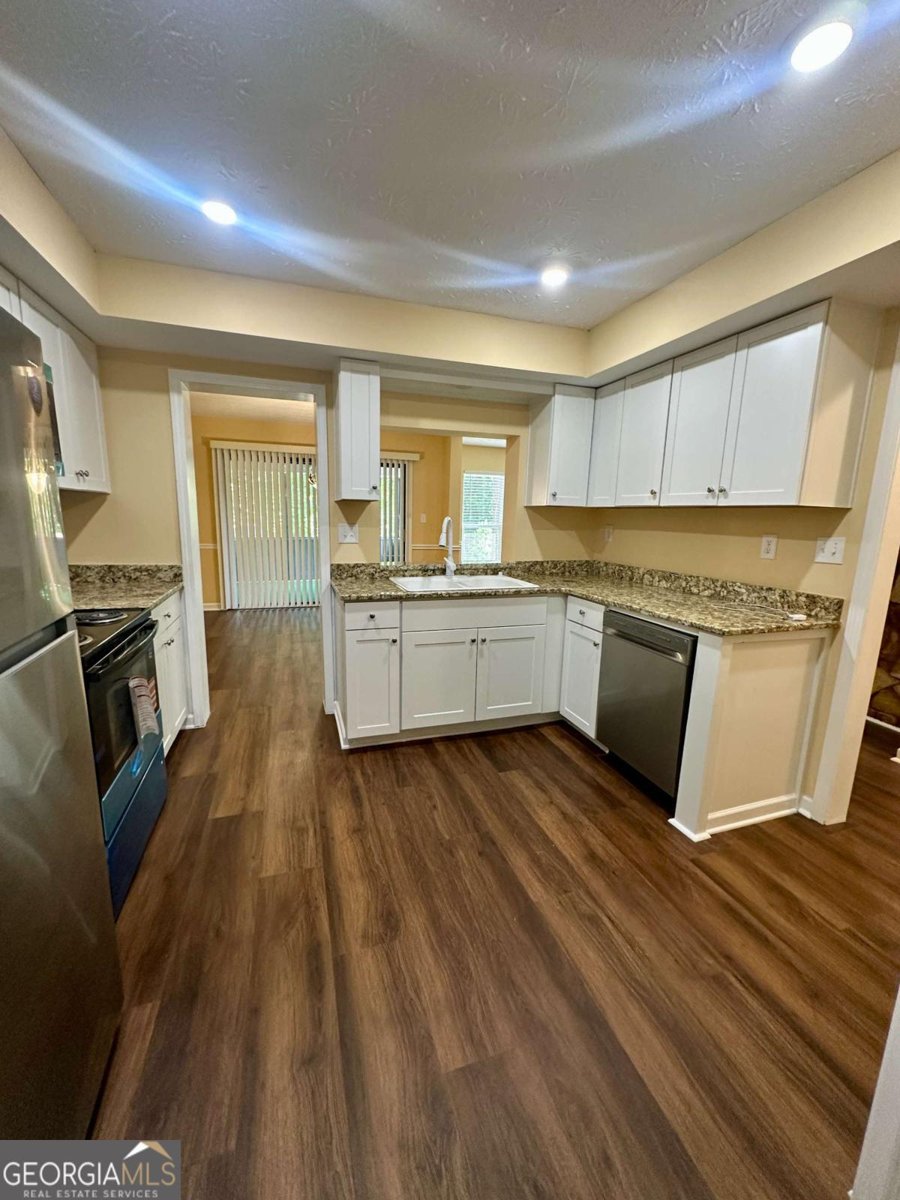 1051 Mariners Court Stone Mountain - Photo 8