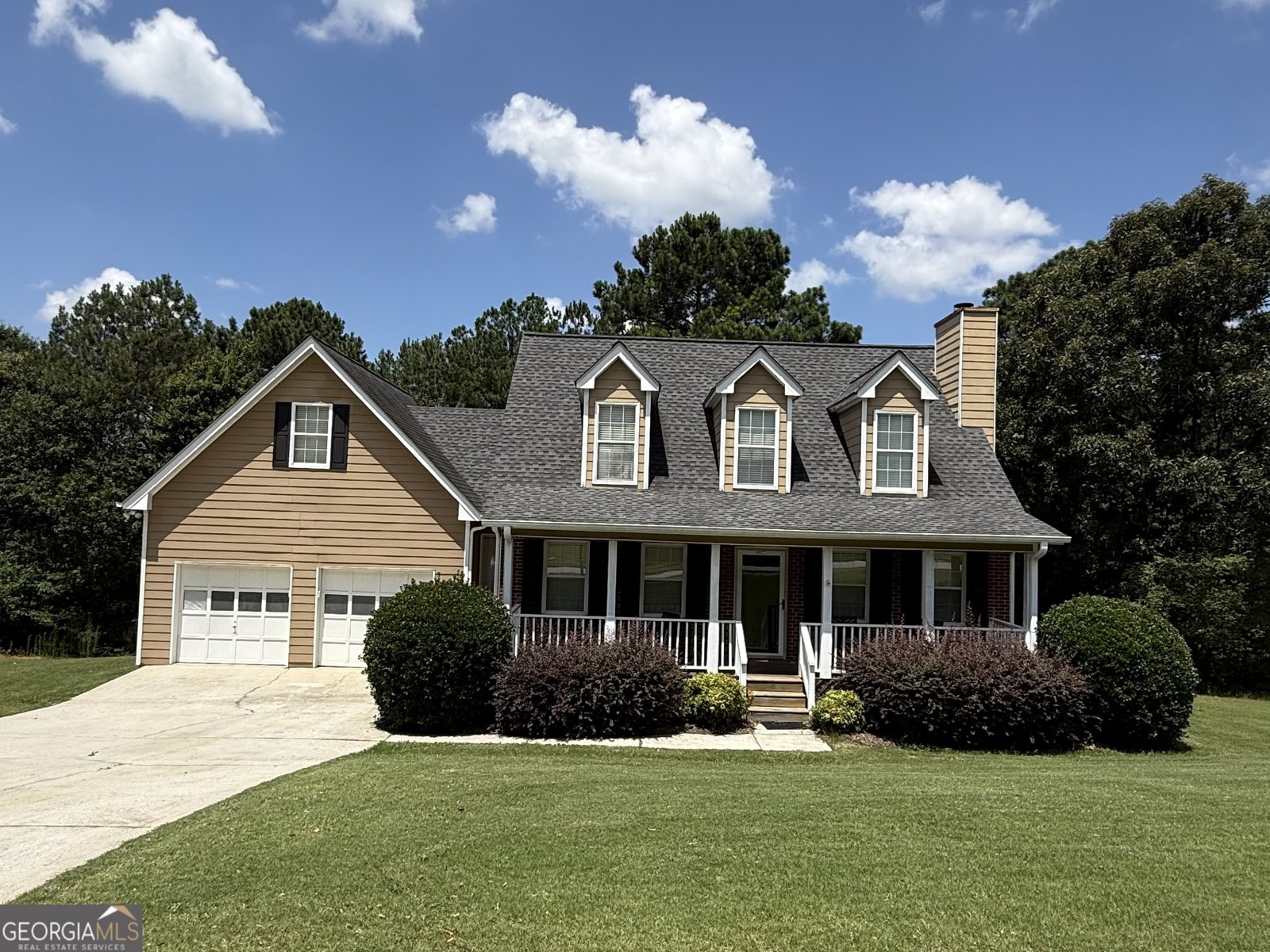 1290 Waterwood Drive Loganville - main photo