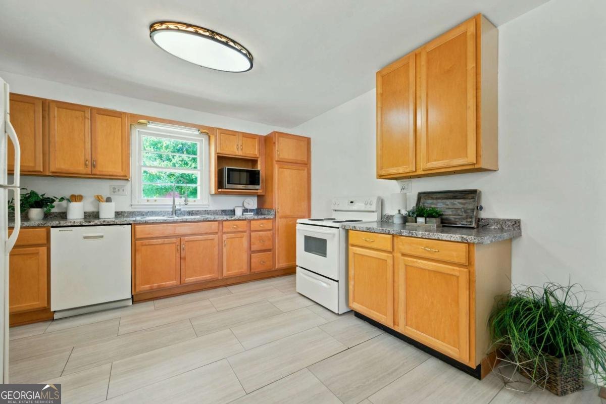 3576 Lakeshore Drive Smyrna - Photo 8