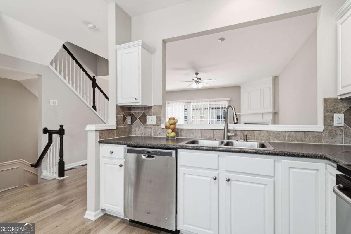 1317 Thornborough Drive Alpharetta - Photo 14