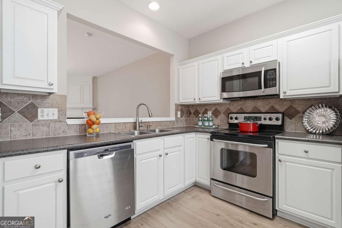 1317 Thornborough Drive Alpharetta - Photo 16