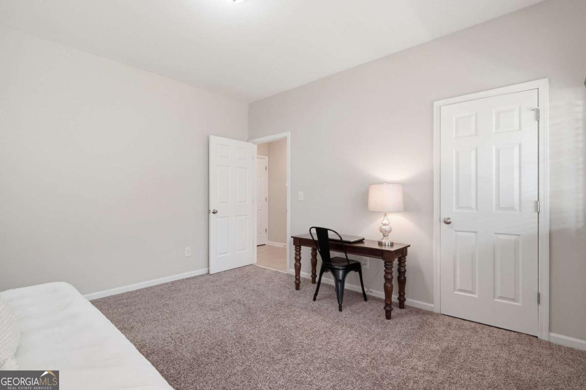 1317 Thornborough Drive Alpharetta - Photo 18