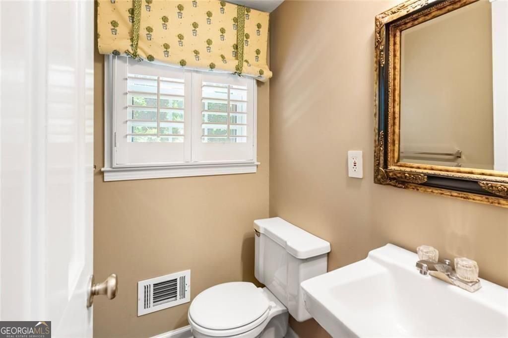 647 Shannon Green Circle Mableton - Photo 10
