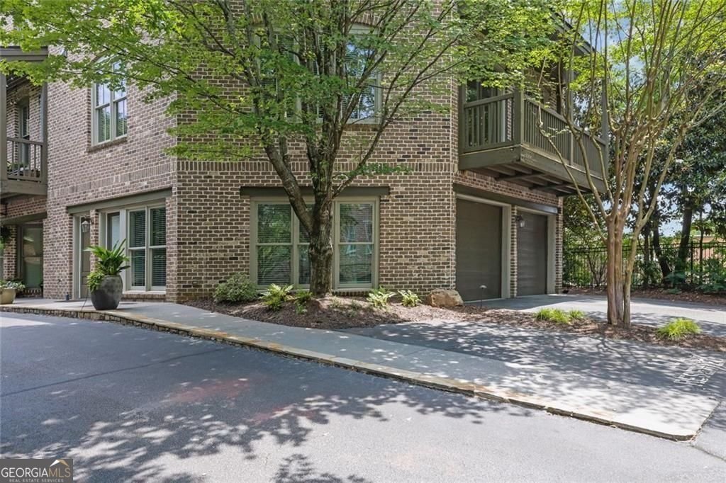 120 Green Oak Drive Roswell - main photo