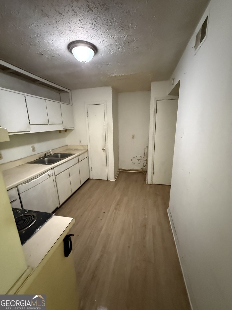 7560 Taylor Road Riverdale - Photo 9