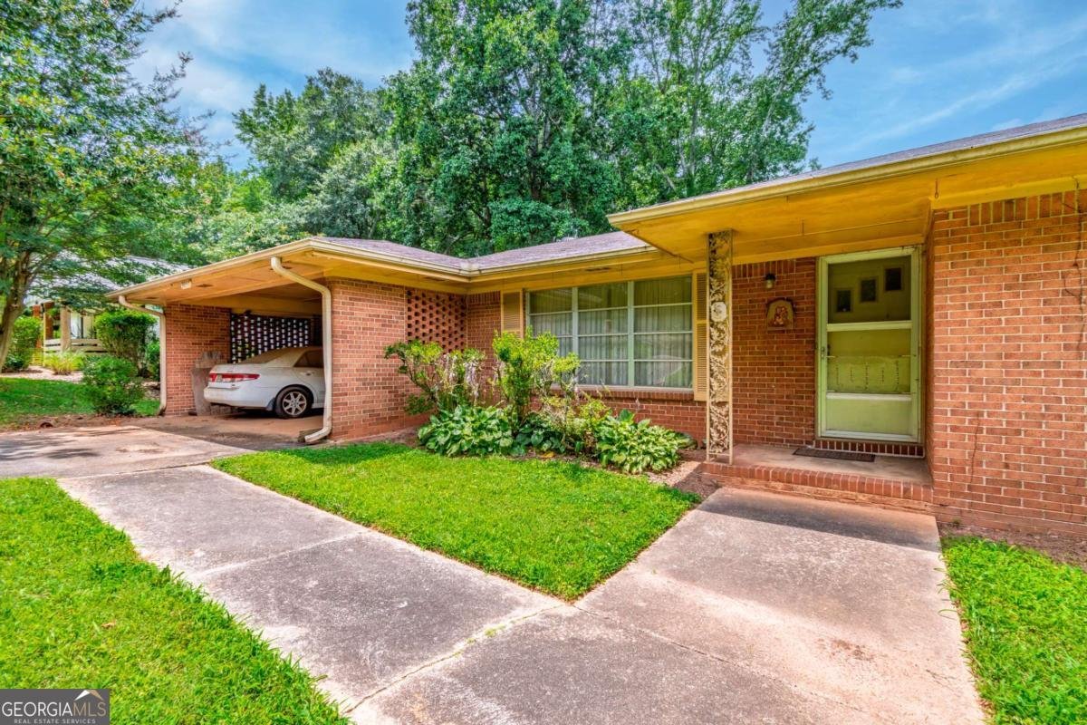 3057 Thrasher Circle Decatur - main photo
