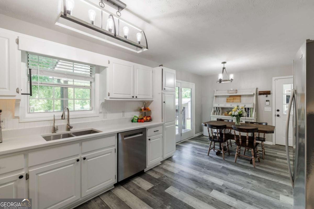 483 Whispering Oaks Drive Statham - Photo 10