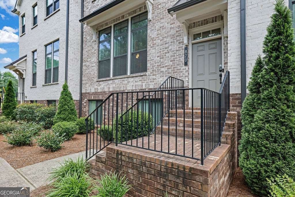 820 Fair View Circle Roswell - main photo