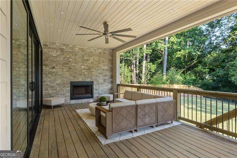 680 Carriage Drive Sandy Springs - Photo 21