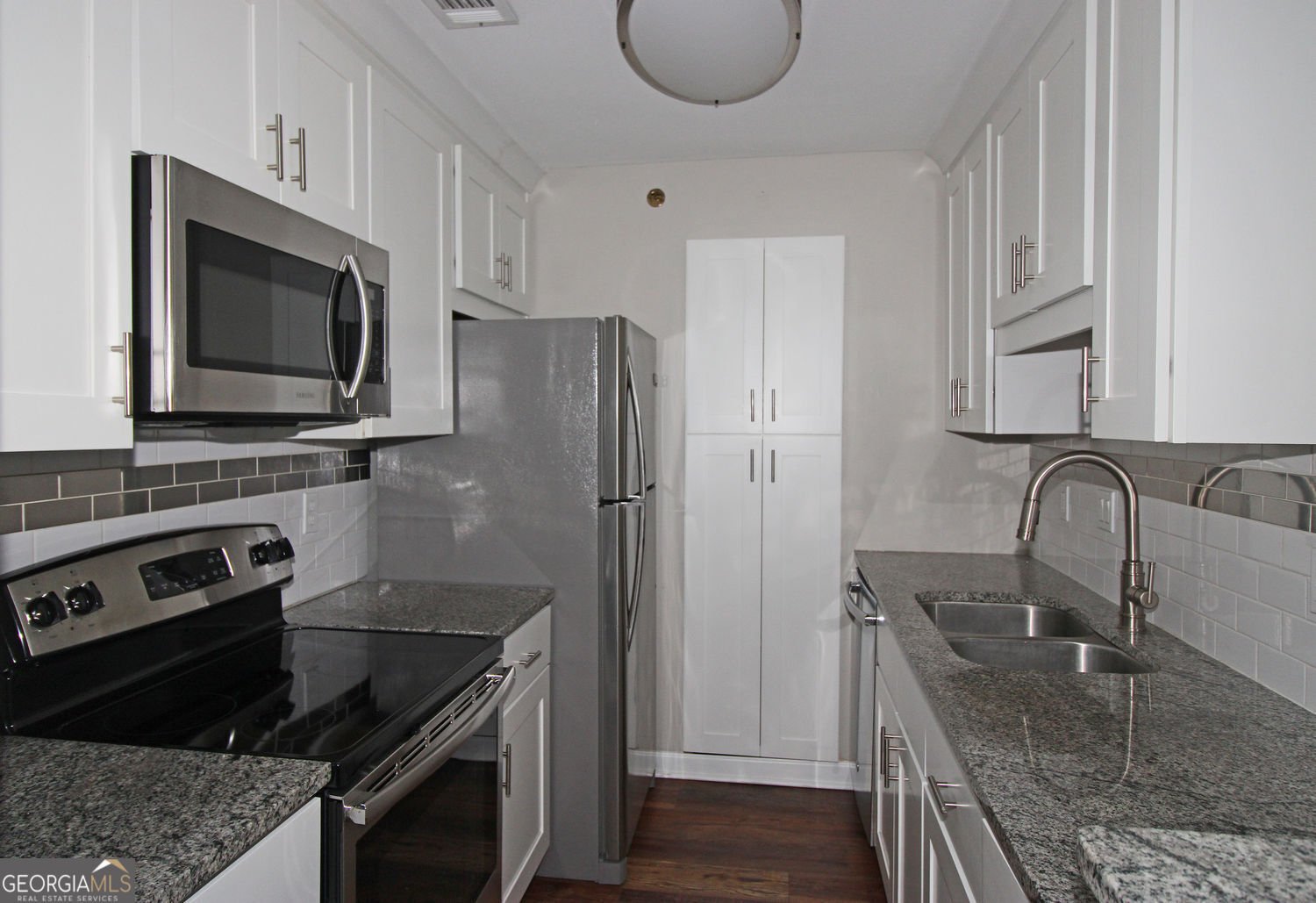 1106 Highland Bluff Drive Atlanta - Photo 7