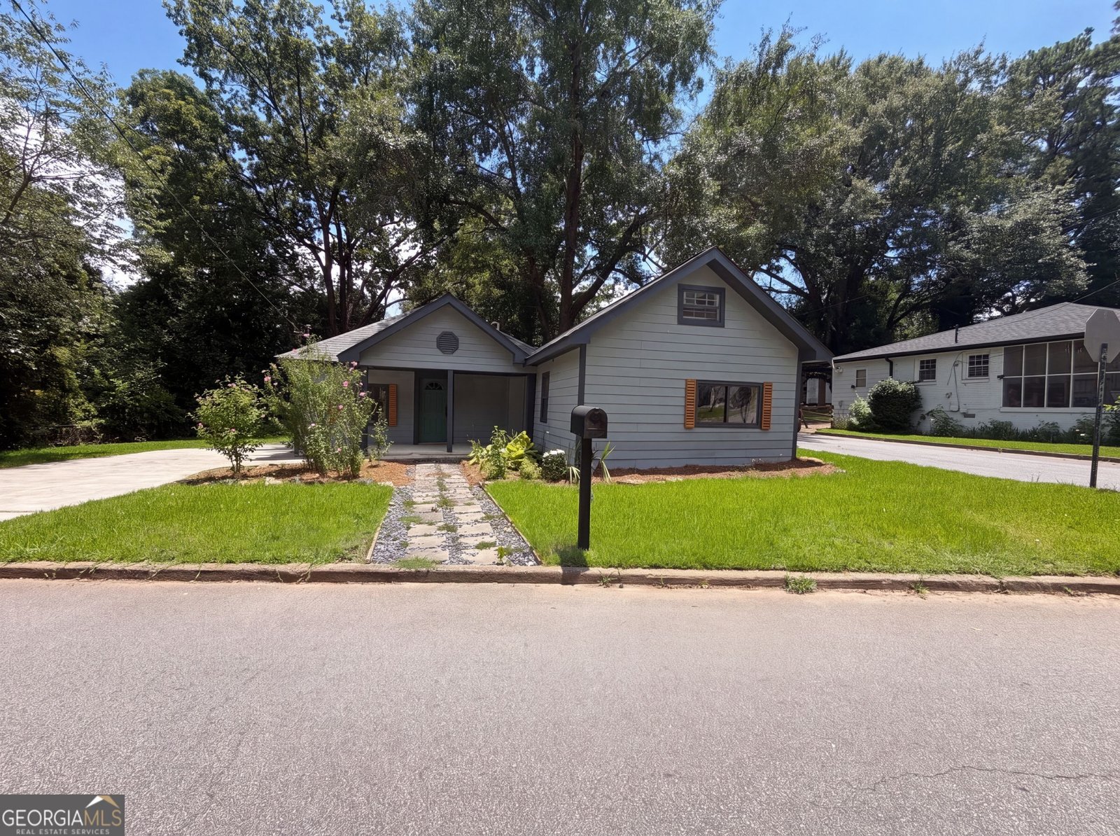 470 Oak Drive Hapeville - main photo
