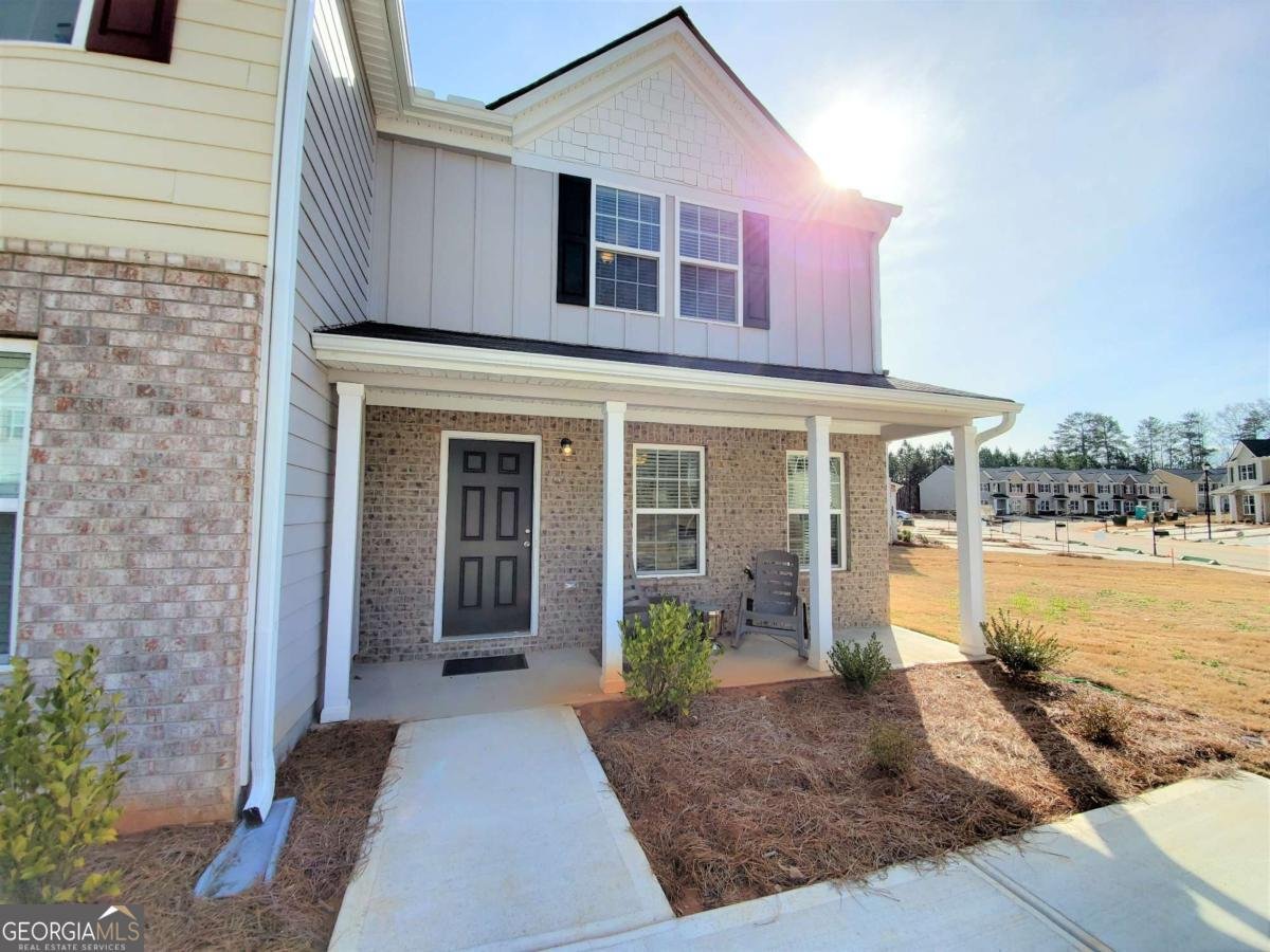 2529 Piering Drive Lithonia - main photo