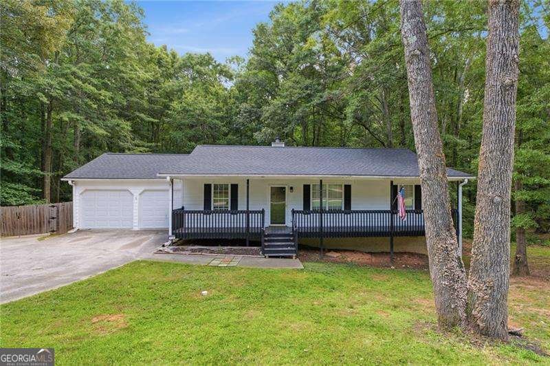 108 Shadow Wood Drive Douglasville - main photo