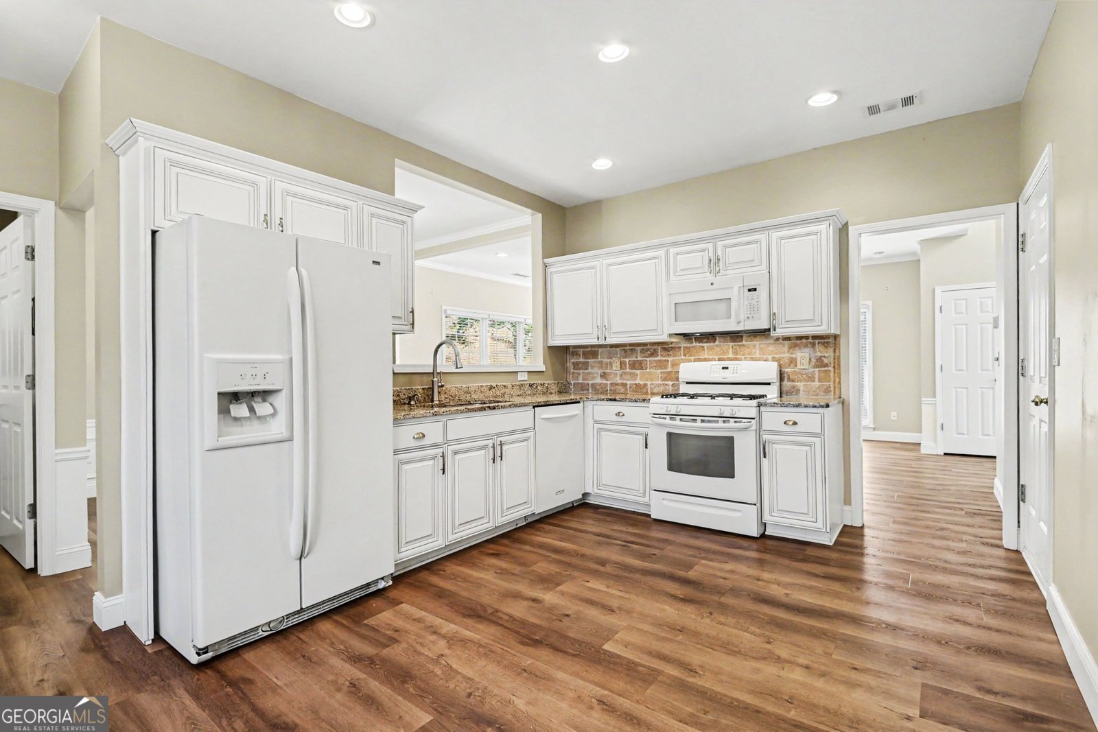 6195 Pattingham Drive Roswell - Photo 11