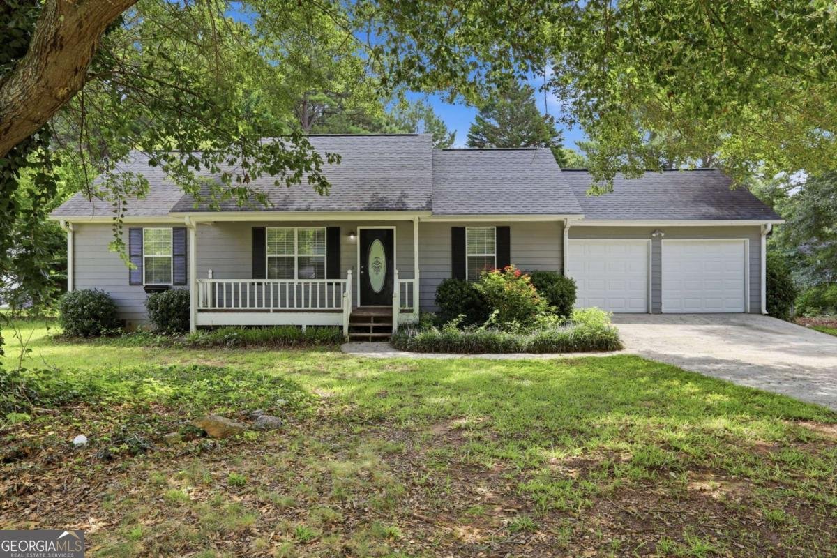 178 Peach Forest Place Douglasville - main photo