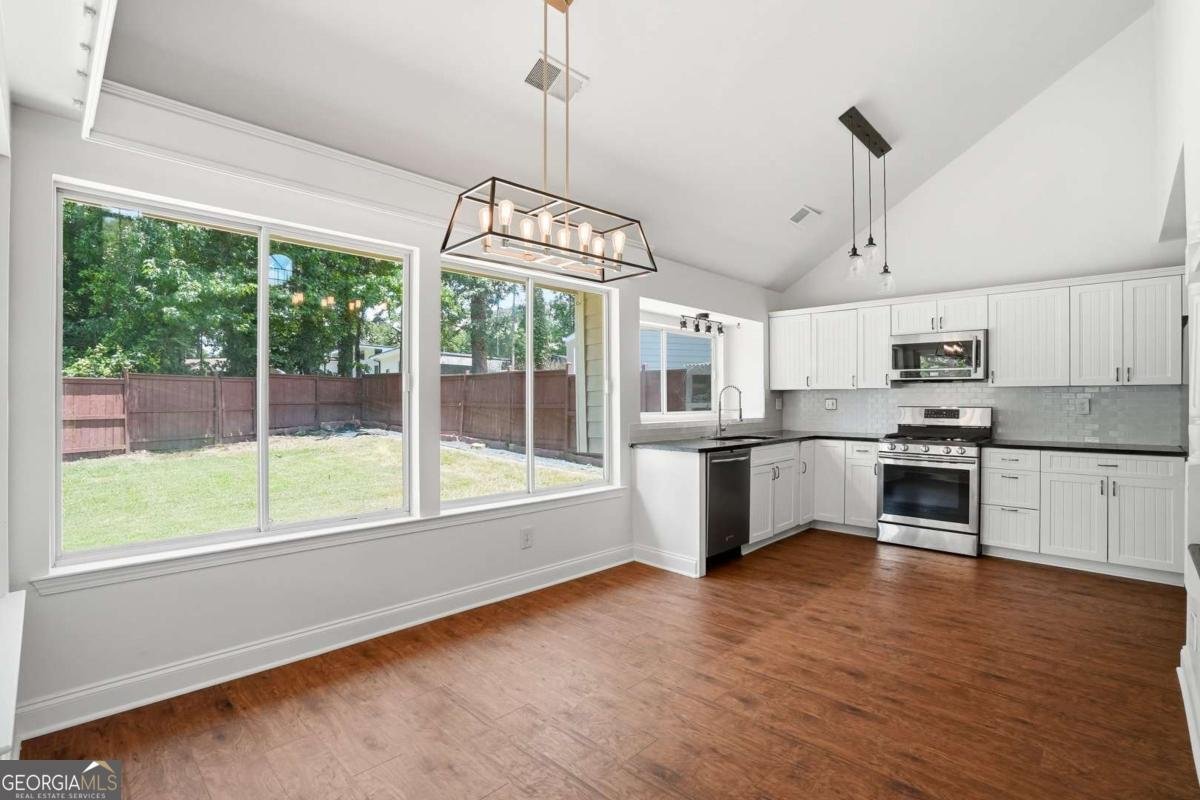 2293 Collinworth Drive Marietta - Photo 6
