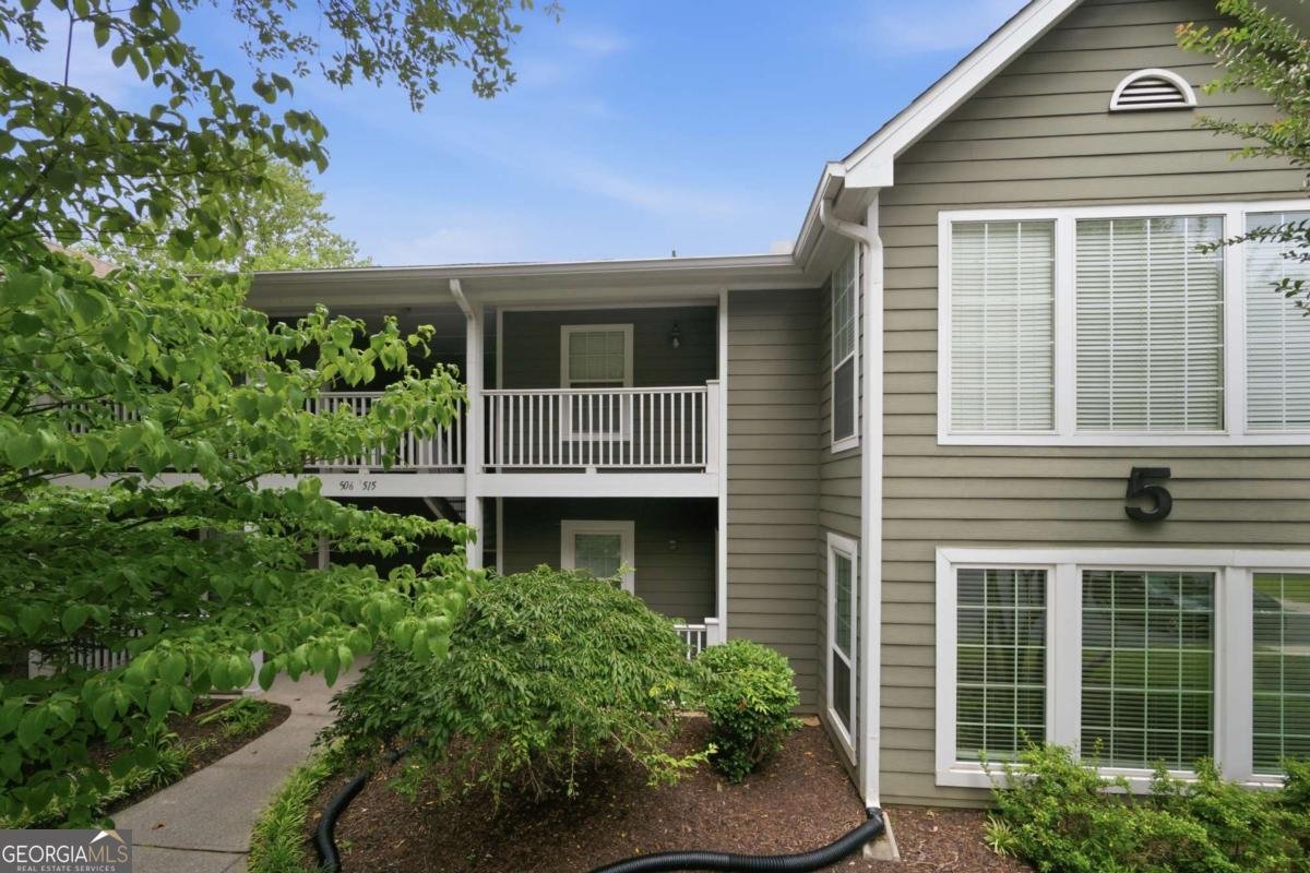 515 Berkeley Woods Drive Duluth - main photo
