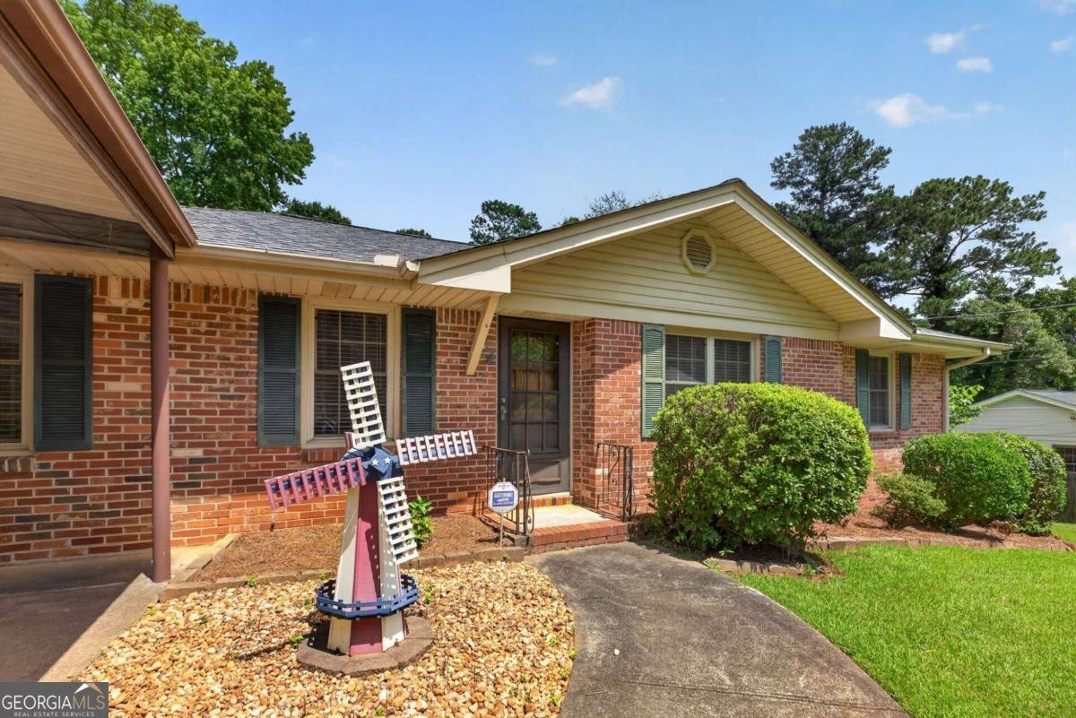 4387 Chelou Drive Austell - main photo