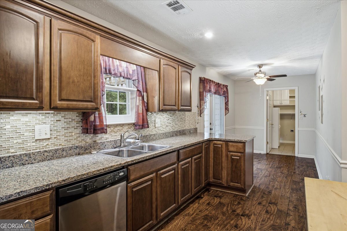 104 Elmwood Drive Hampton - Photo 11
