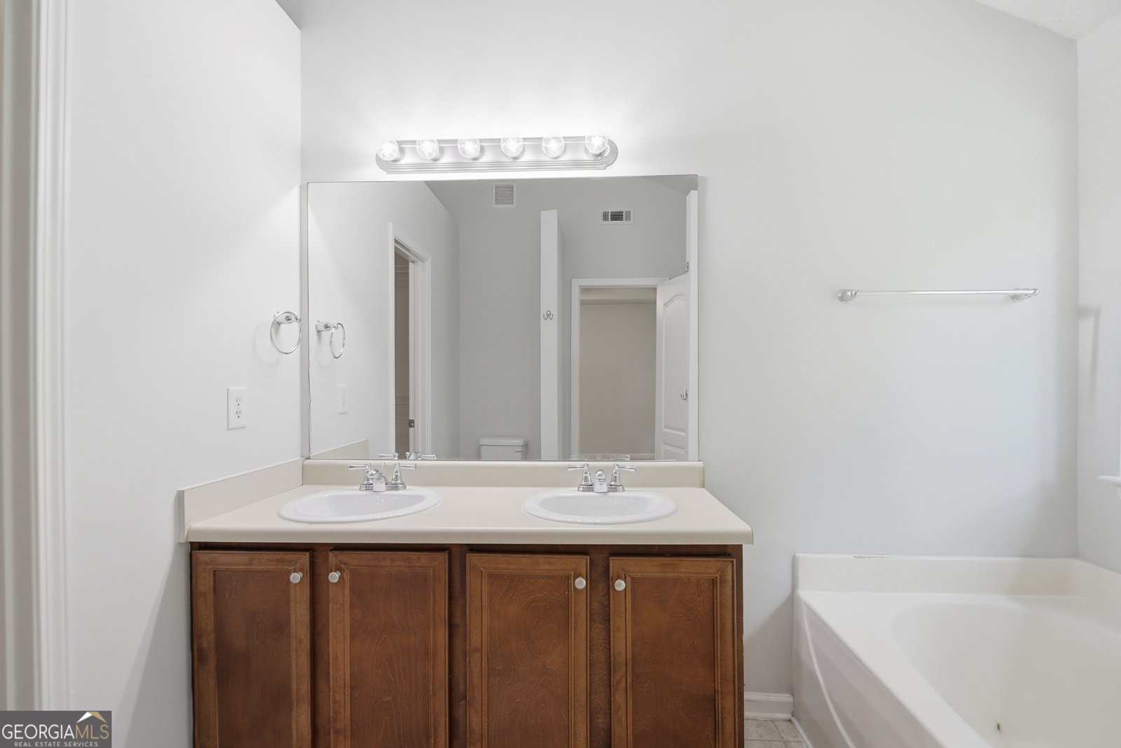 70 Baskin Road Temple - Photo 18