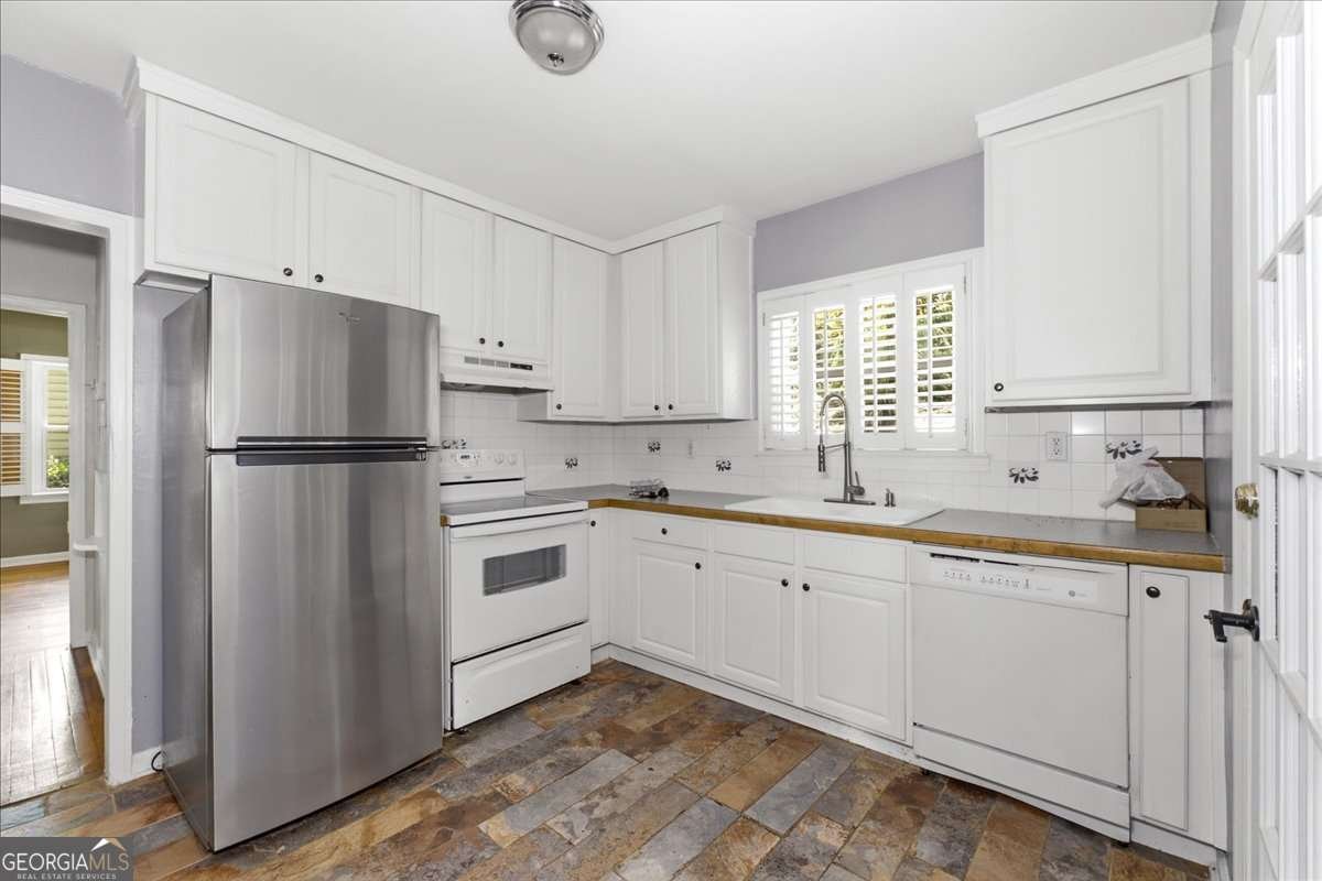 2597 Elsinore Street East Point - Photo 14