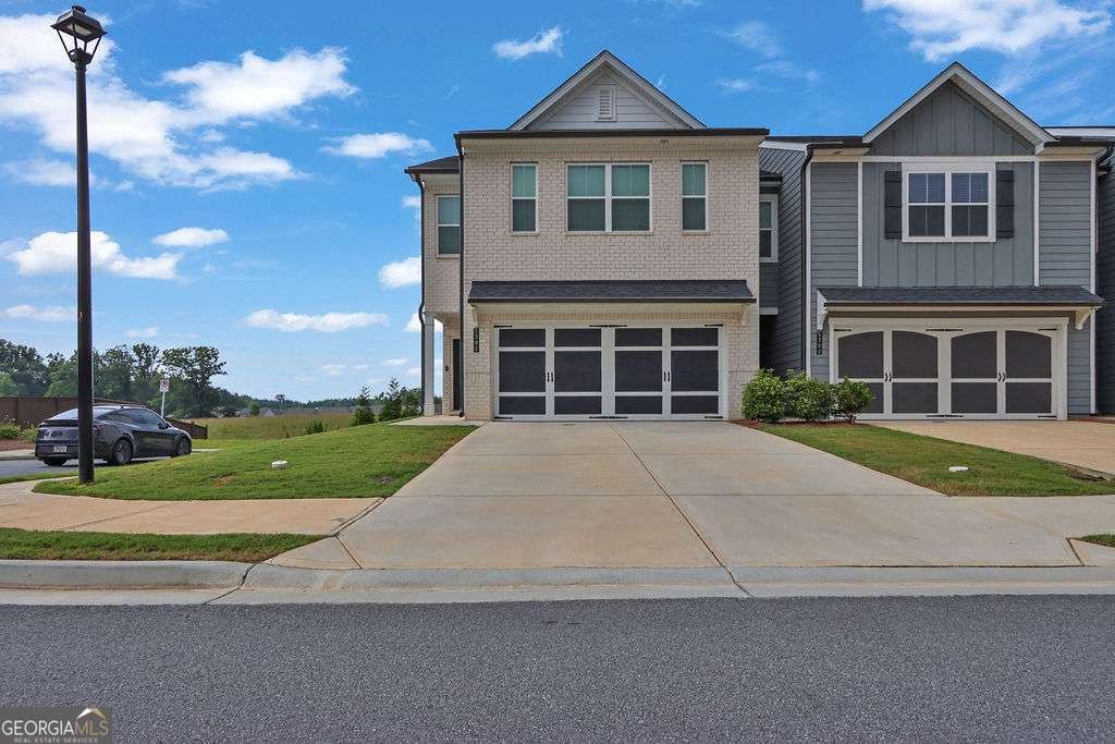 5305 Melbourne Lane Flowery Branch - main photo